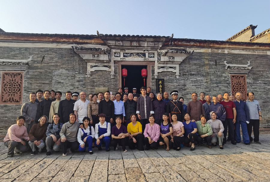 VBvb 董事長合影 (3).jpg