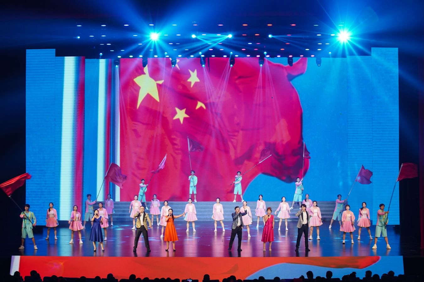 慶祝新中國成立75周年歌舞表演《新長征再出發》
